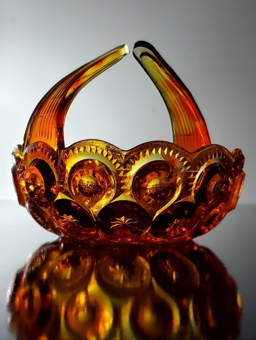 GLOWING Fire Amberina Moon & Star Split Handle Art Glass Basket - Picture 16 of 16